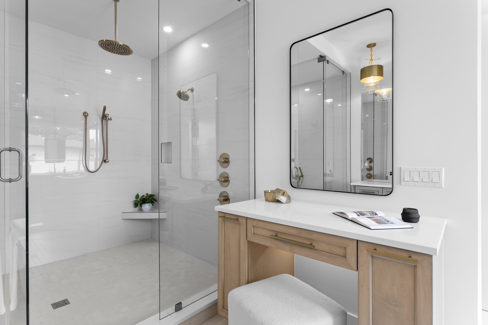 Tampa, Florida, 33611, United States, 6 Bedrooms Bedrooms, ,6 BathroomsBathrooms,Residential,For Sale,1981634