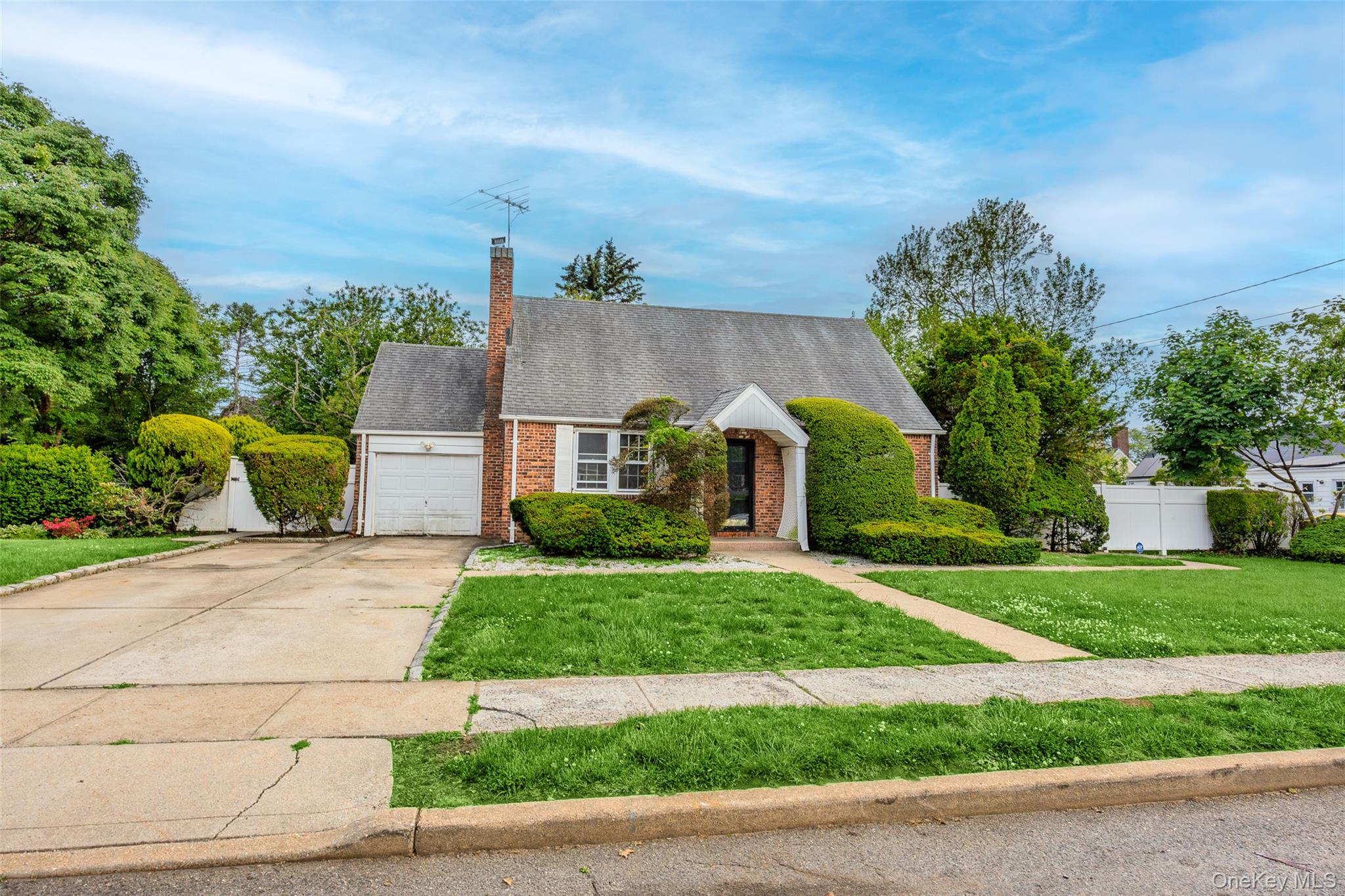 Uniondale, New York, 11553, United States, 4 Bedrooms Bedrooms, ,3 BathroomsBathrooms,Residential,For Sale,2049271