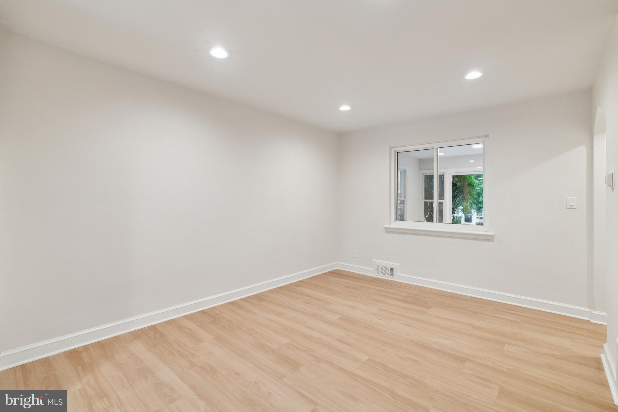 Alexandria, Virginia, 22305, United States, 2 Bedrooms Bedrooms, ,2 BathroomsBathrooms,Residential,For Sale,1944673