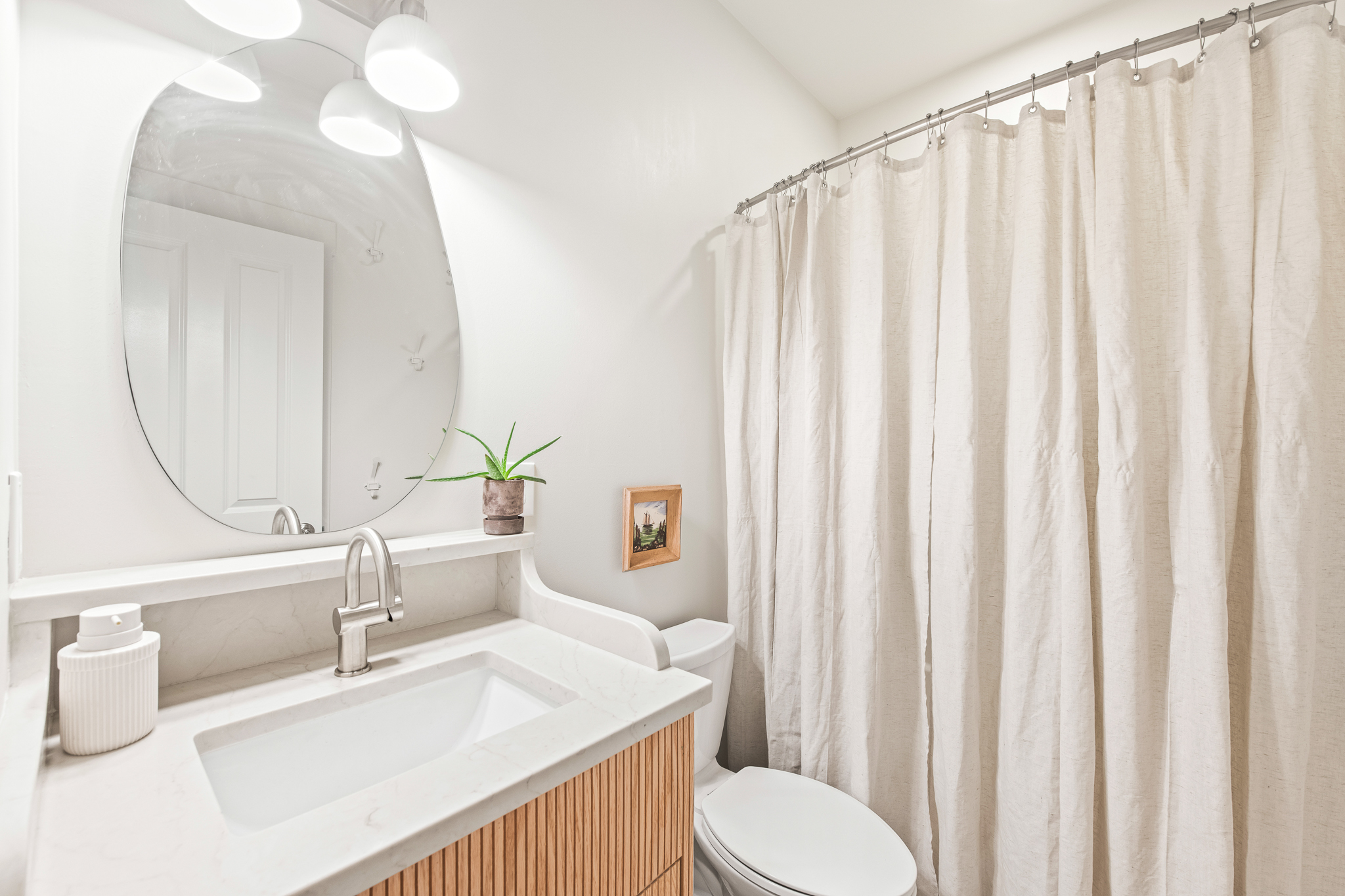  Furnished Coastal Retreat on Over an Acre with Pickleball Court - 物件實景