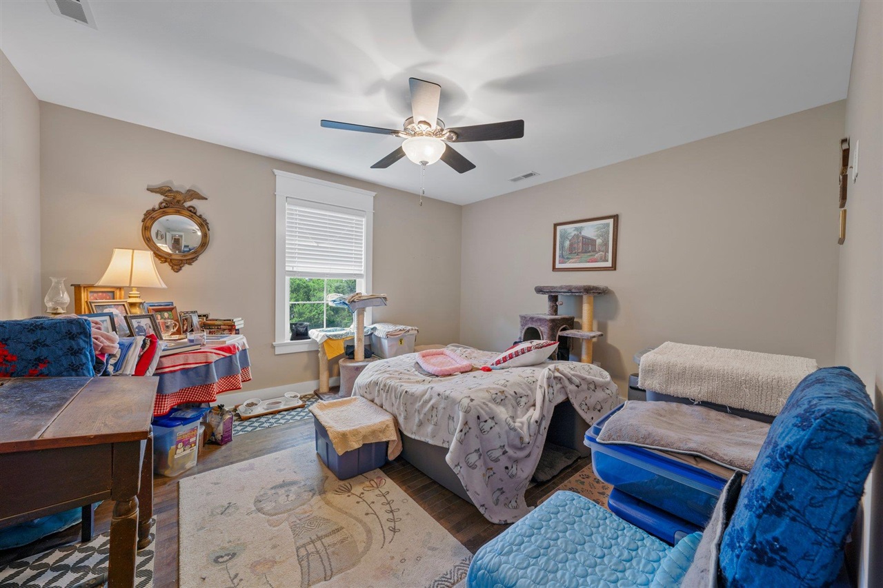 Franklin, Kentucky, 42134, United States, 6 Bedrooms Bedrooms, ,3 BathroomsBathrooms,Residential,For Sale,2002966