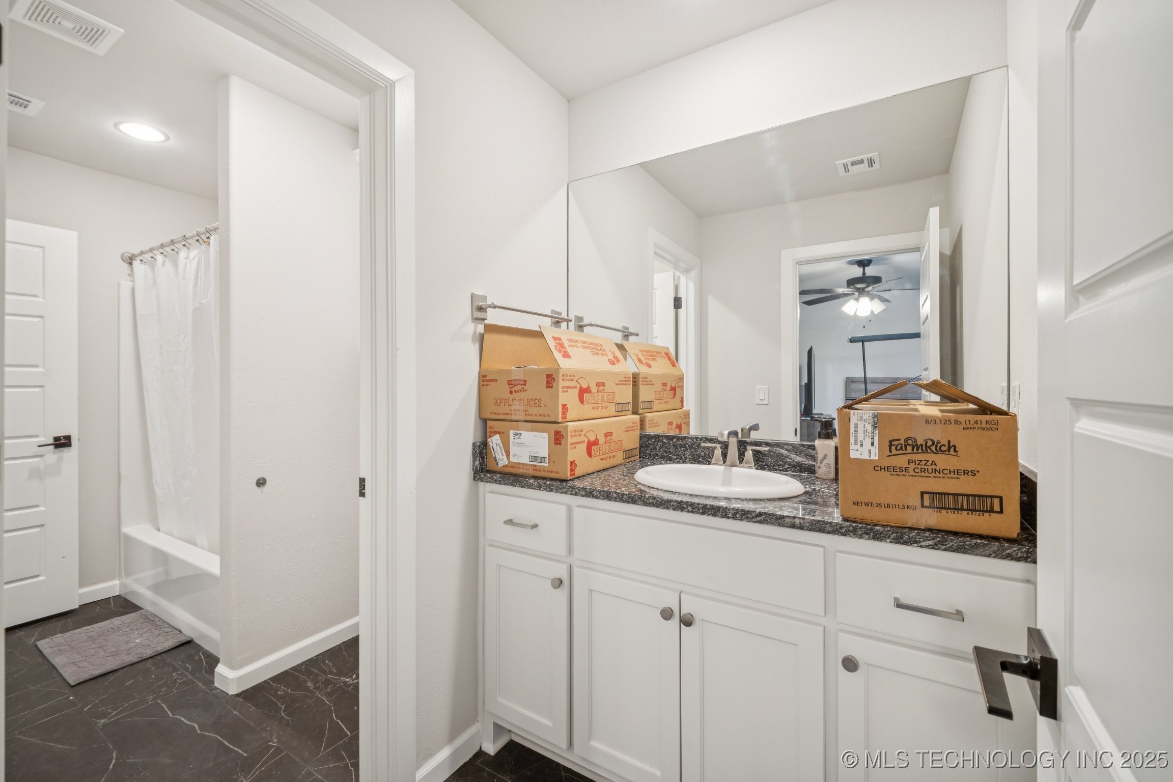 Broken Arrow, Oklahoma, 74011, United States, 5 Bedrooms Bedrooms, ,3 BathroomsBathrooms,Residential,For Sale,1898814