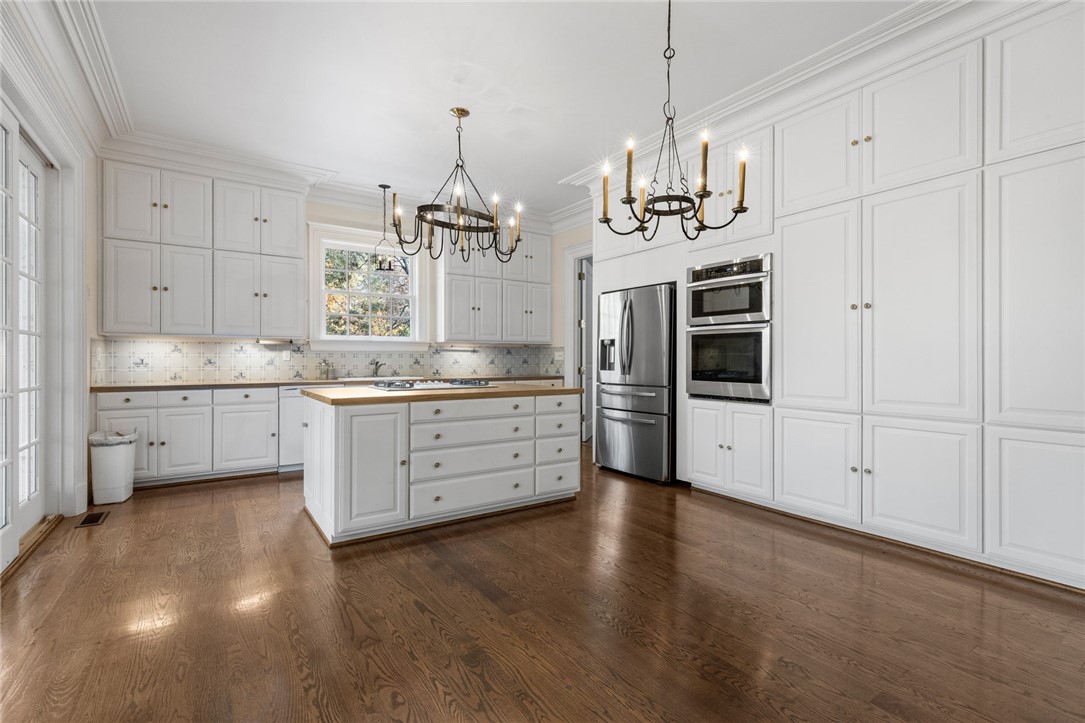 Harrison, Arkansas, 72601, United States, 4 Bedrooms Bedrooms, ,5 BathroomsBathrooms,Residential,For Sale,1989365