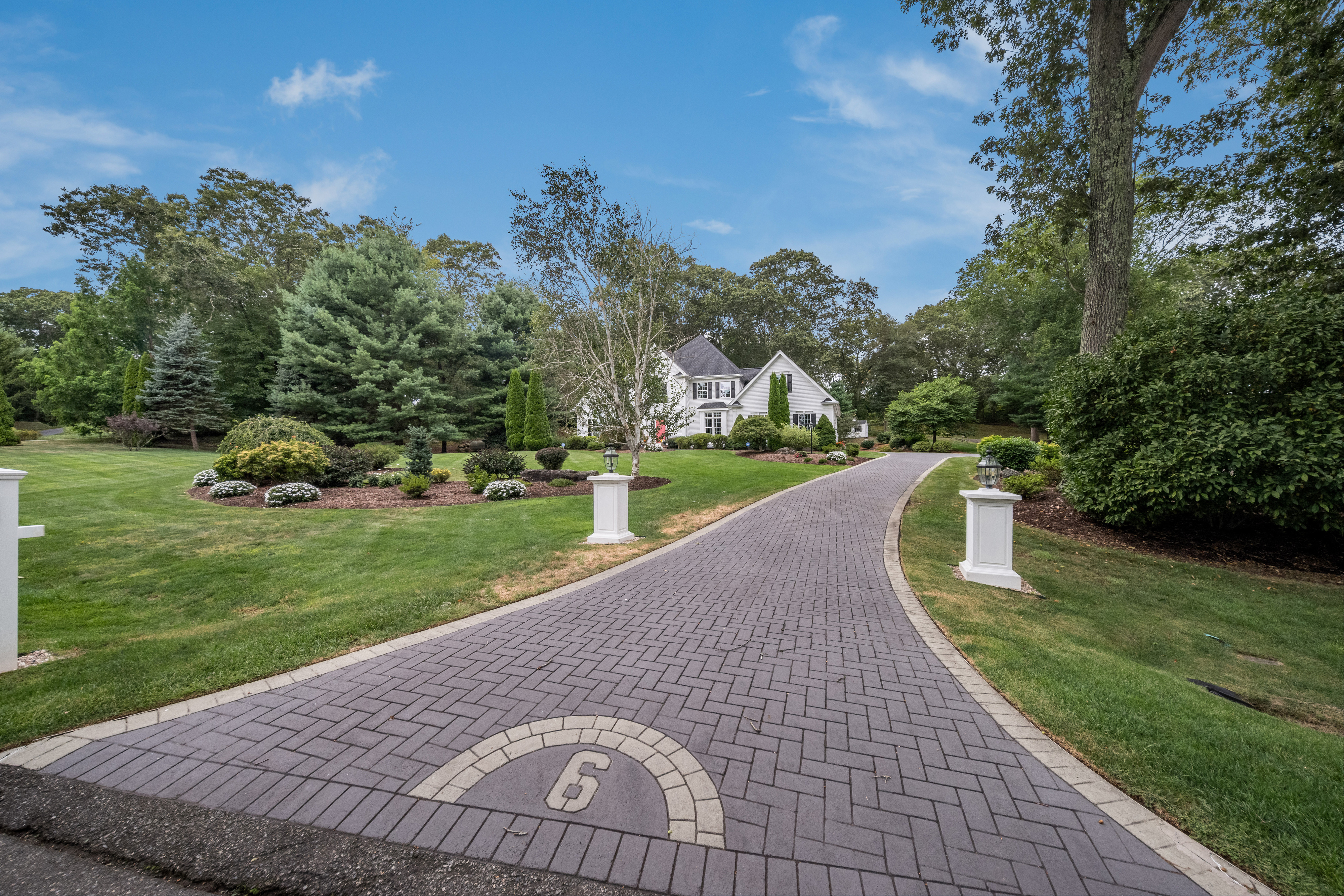  Meticulously Renovated Colonial is Coastal Sophistication - 物件實景