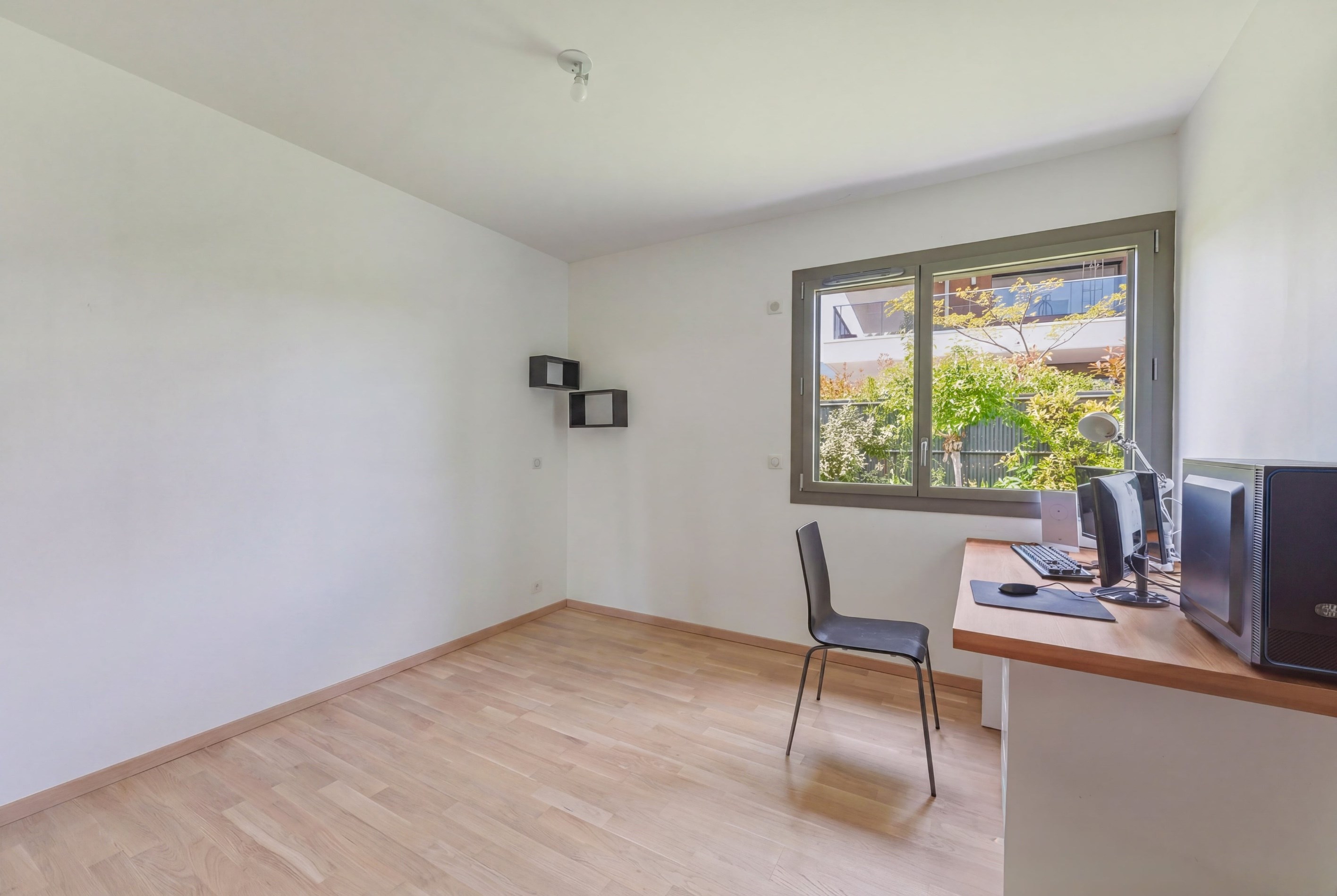  Exceptional 3-Bedroom Garden Apartment Just Steps from Lake Divonne - 物件實景