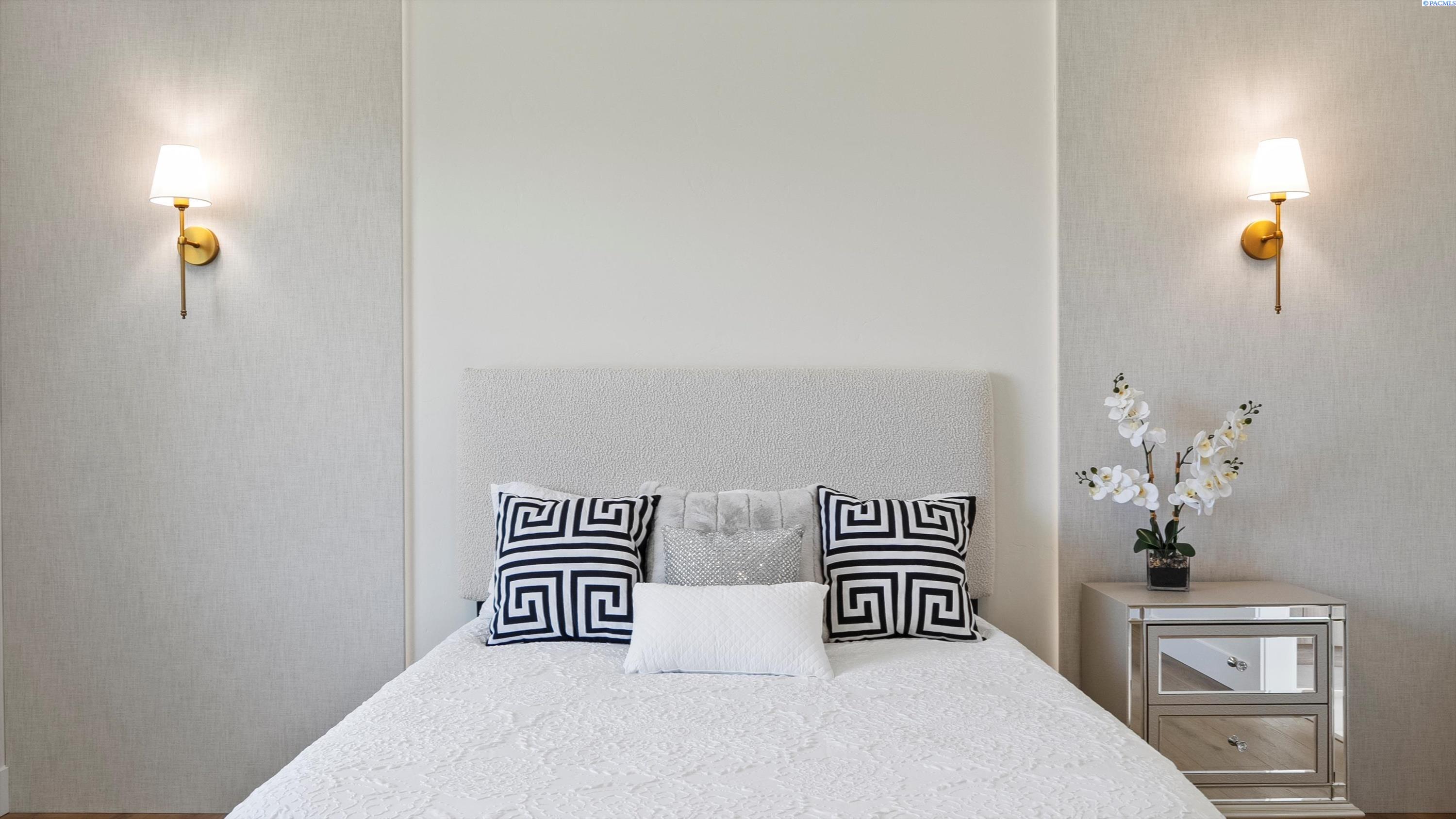 Richland, Washington, 99352, United States, 4 Bedrooms Bedrooms, ,3 BathroomsBathrooms,Residential,For Sale,1996125