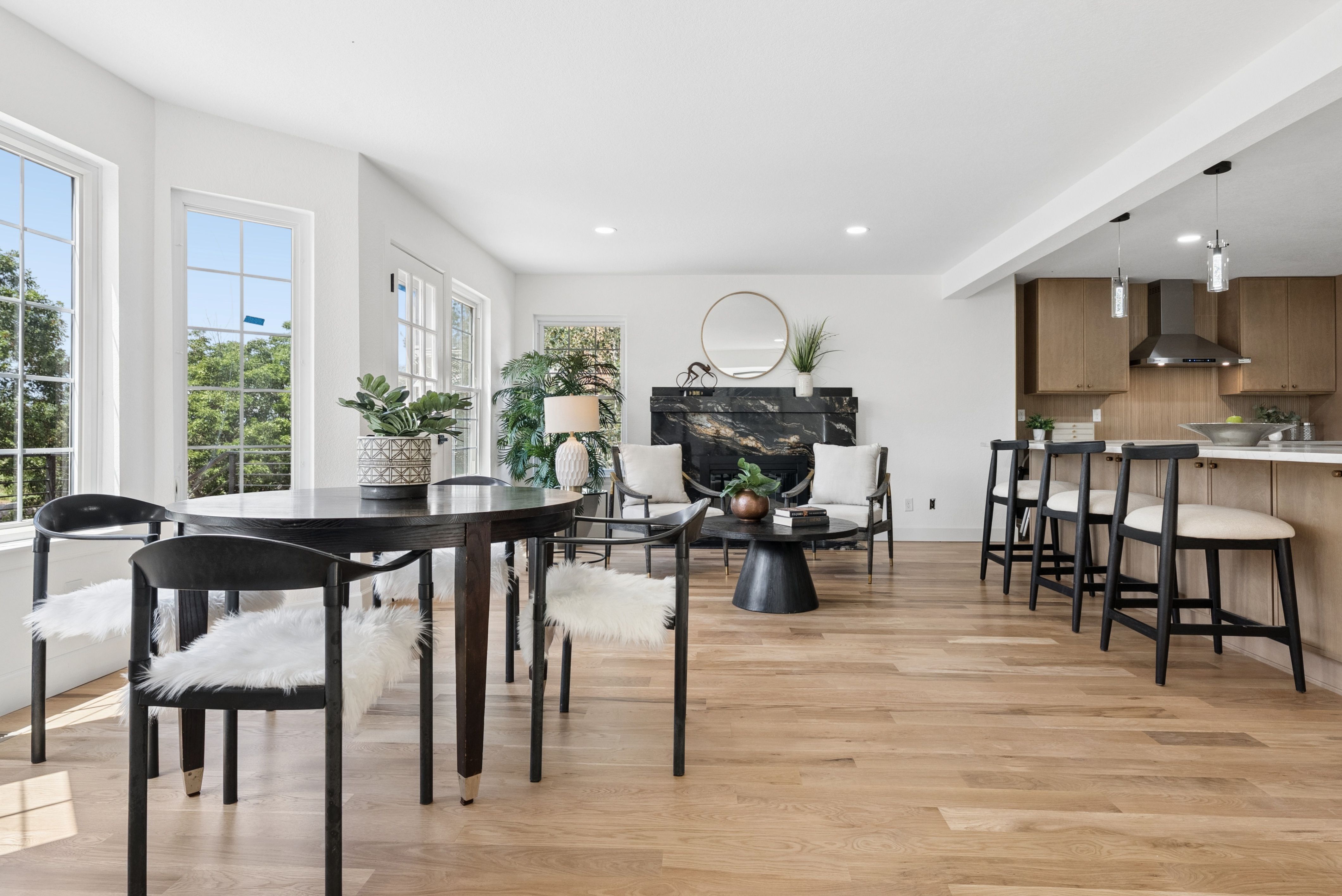  Nestled on a cul-de-sac in the sought-after Piney Creek neighborhood, - 物件實景