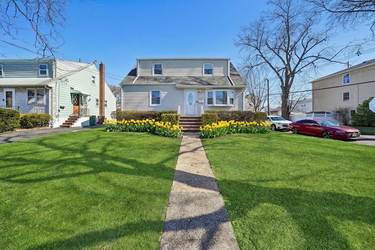 Linden, New Jersey, 07036, United States, 4 Bedrooms Bedrooms, ,2 BathroomsBathrooms,Residential,For Sale,2037812