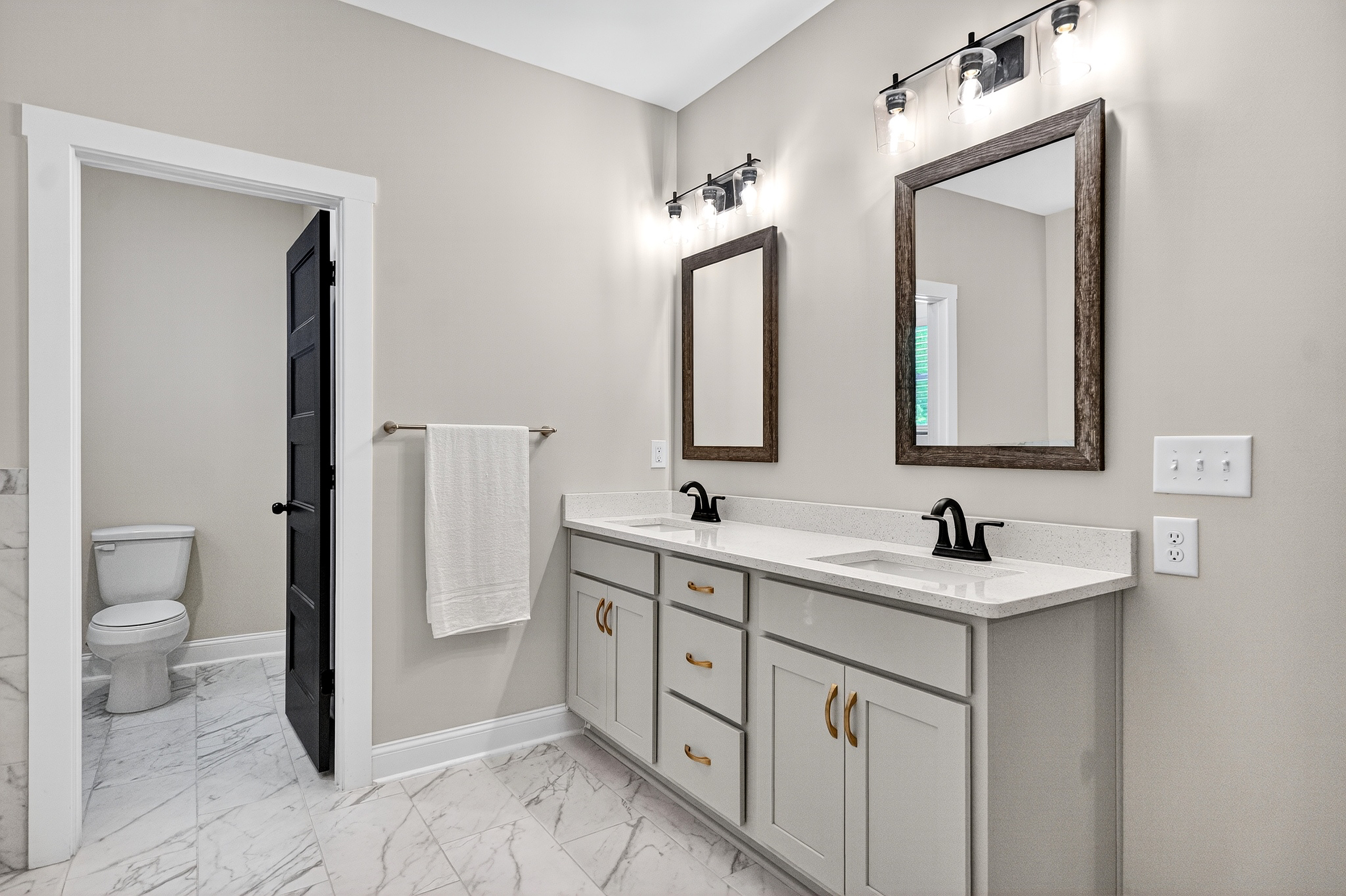 Moreland, Georgia, 30259, United States, 4 Bedrooms Bedrooms, ,3 BathroomsBathrooms,Residential,For Sale,1951198