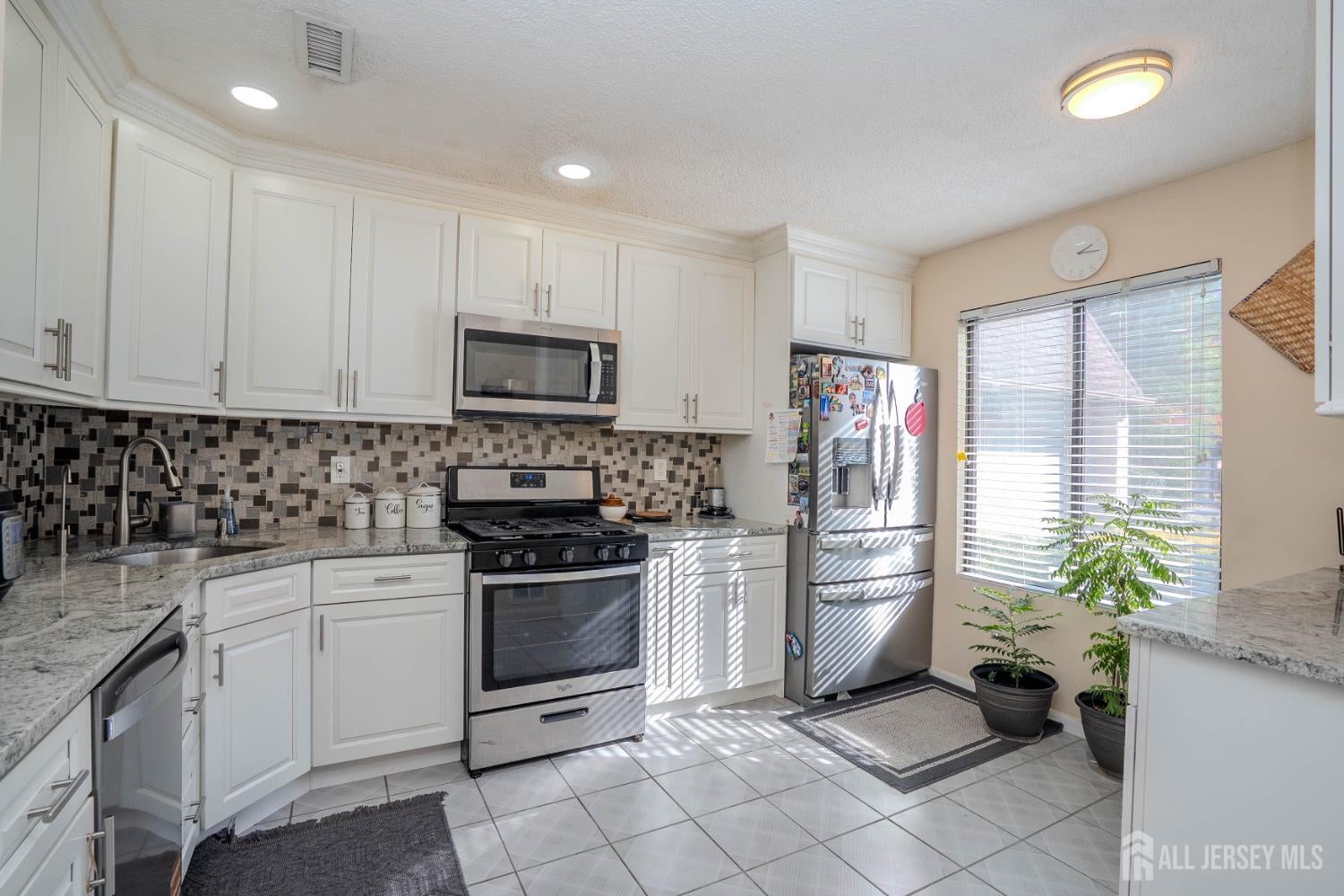 Edison, New Jersey, 08820, United States, 2 Bedrooms Bedrooms, ,3 BathroomsBathrooms,Residential,For Sale,1987330