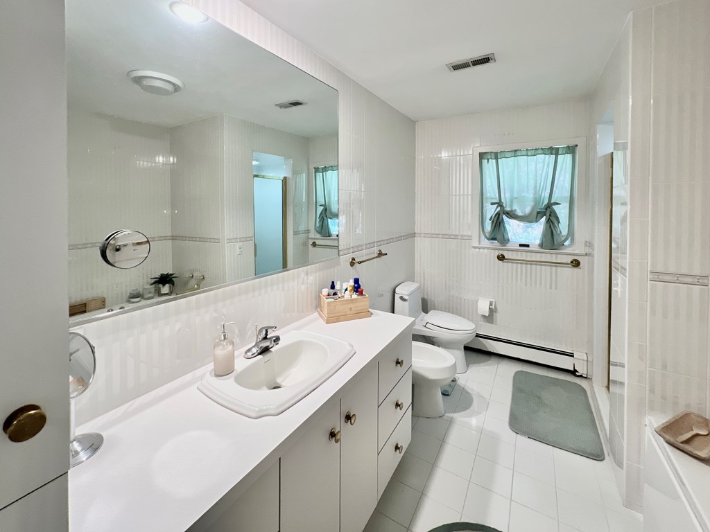 Onancock, Virginia, 23417, United States, 2 Bedrooms Bedrooms, ,2 BathroomsBathrooms,Residential,For Sale,1971701