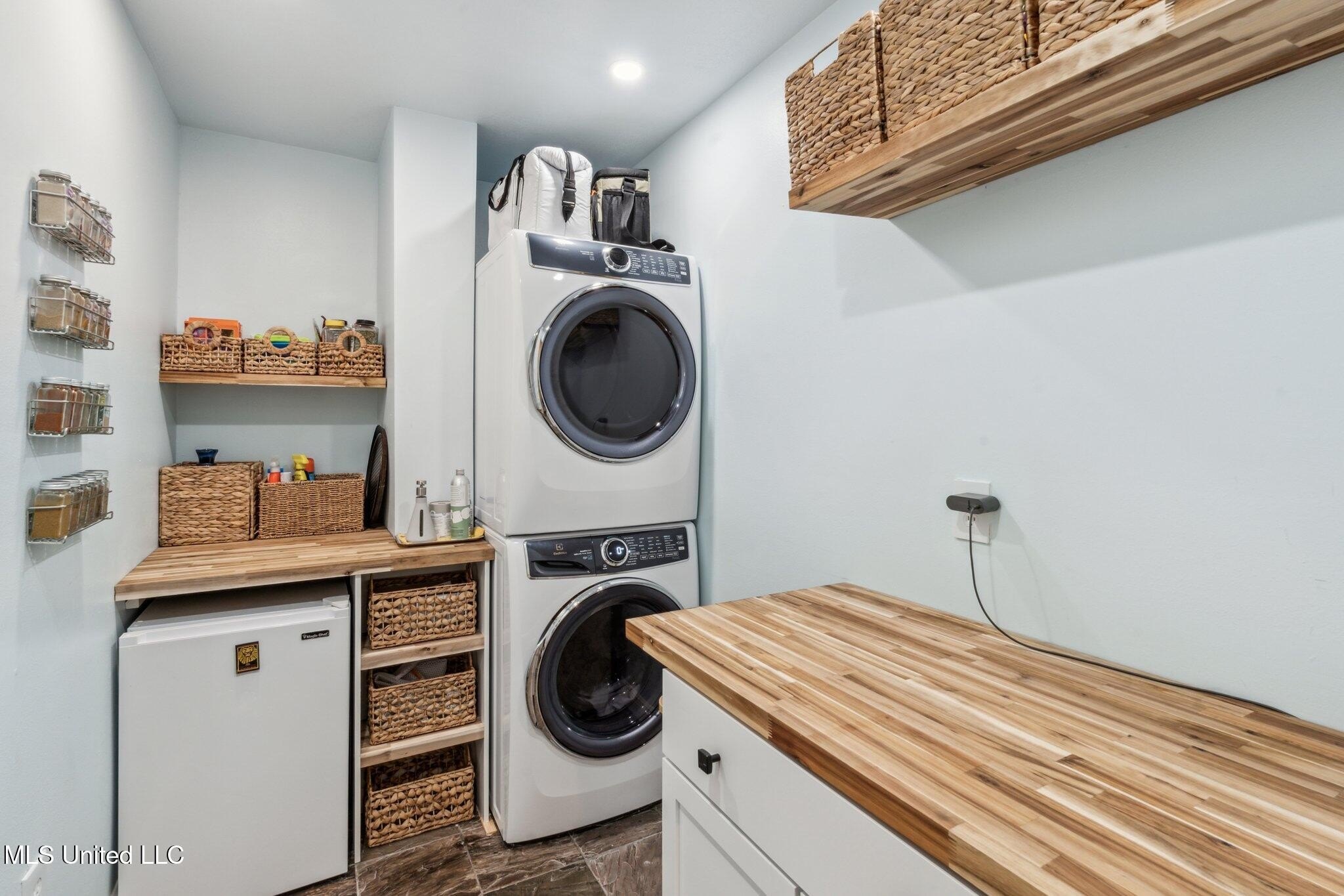 Bay Saint Louis, Mississippi, 39520, United States, 4 Bedrooms Bedrooms, ,4 BathroomsBathrooms,Residential,For Sale,1981331