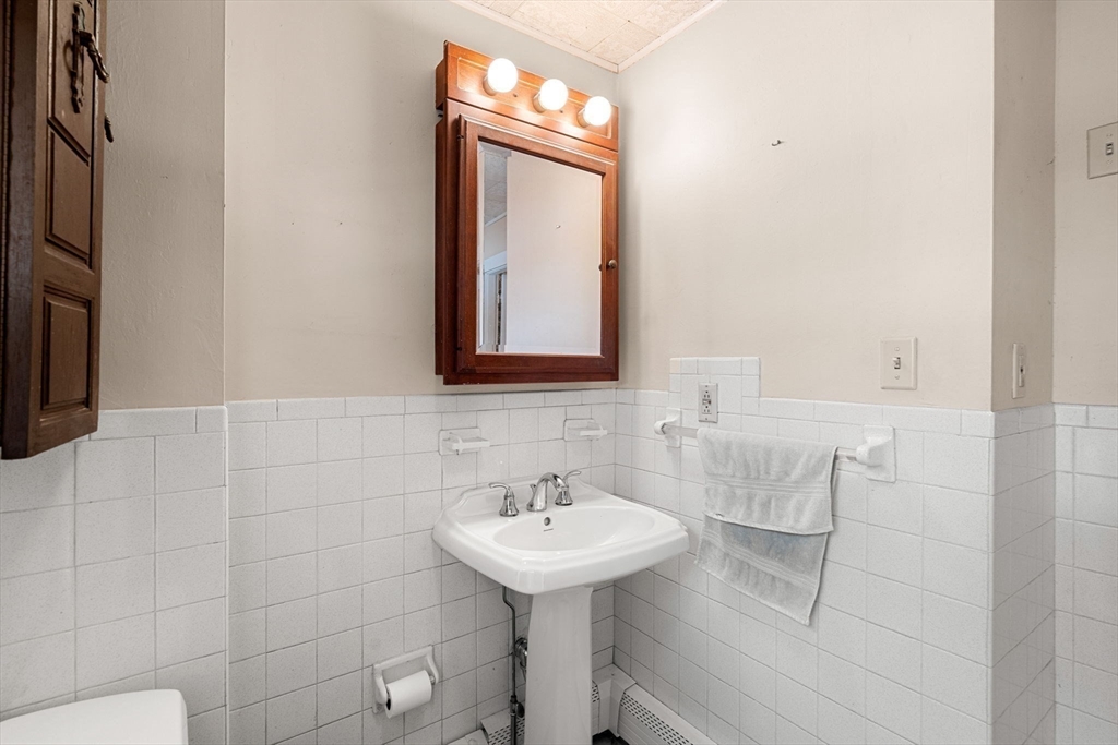 Wakefield, Massachusetts, 01880, United States, 4 Bedrooms Bedrooms, ,2 BathroomsBathrooms,Residential,For Sale,1947079