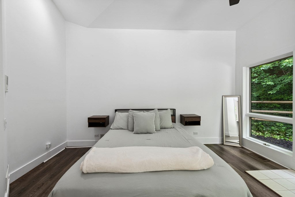 Ellijay, Georgia, 30540, United States, 5 Bedrooms Bedrooms, ,5 BathroomsBathrooms,Residential,For Sale,1868155