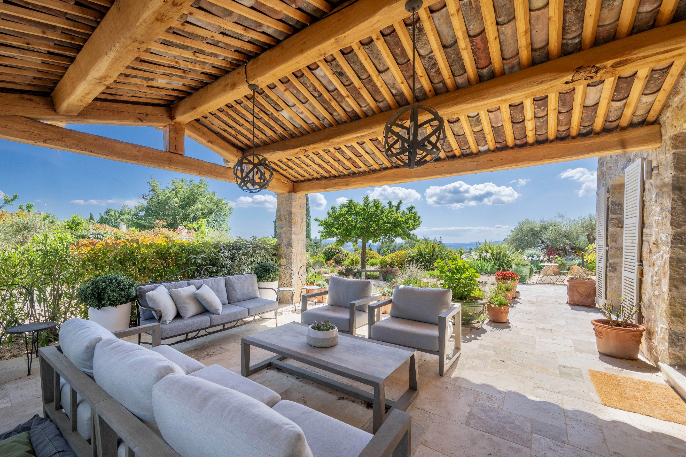  Exquisite stone bastide with panoramic views near Terre Blanche golf in Tourret… - 物件實景