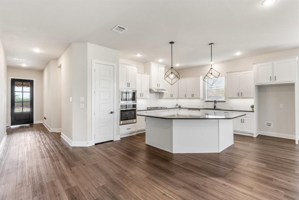 Mansfield, Texas, 76063, United States, 3 Bedrooms Bedrooms, ,2 BathroomsBathrooms,Residential,For Sale,1883184