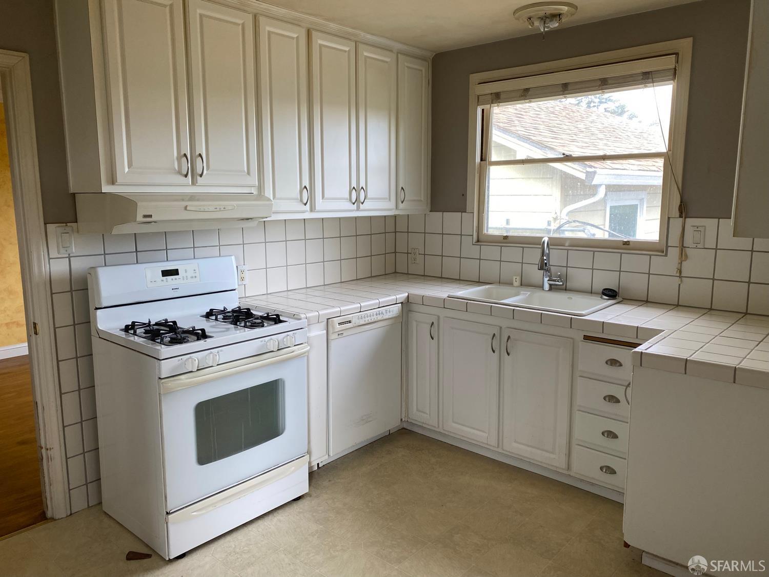 San Carlos, California, 94070, United States, 3 Bedrooms Bedrooms, ,3 BathroomsBathrooms,Residential,For Sale,1994257