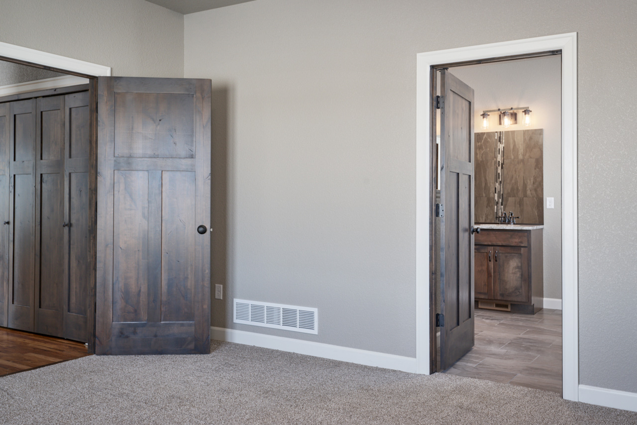 Cheyenne, Wyoming, 82009, United States, 3 Bedrooms Bedrooms, ,2 BathroomsBathrooms,Residential,For Sale,1982343