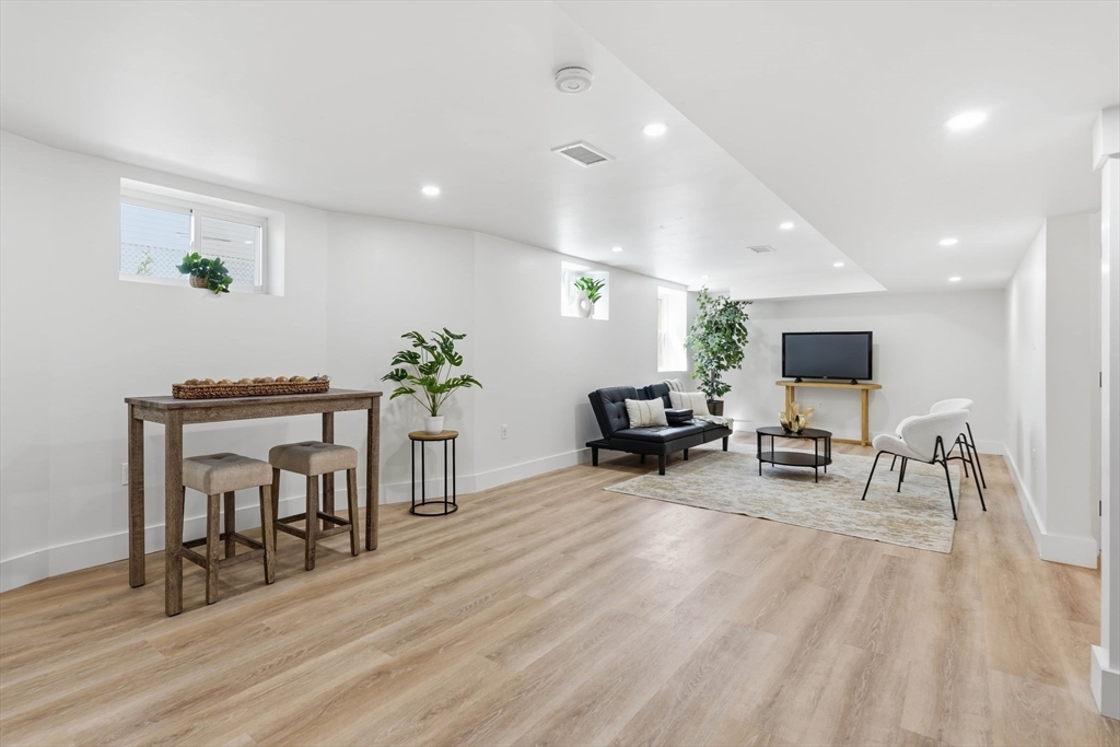 Watertown, Massachusetts, 02472, United States, 3 Bedrooms Bedrooms, ,3 BathroomsBathrooms,Residential,For Sale,2048404