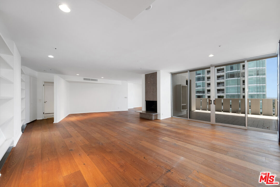 Los Angeles, California, 90024, United States, 2 Bedrooms Bedrooms, ,3 BathroomsBathrooms,Residential,For Sale,1817852
