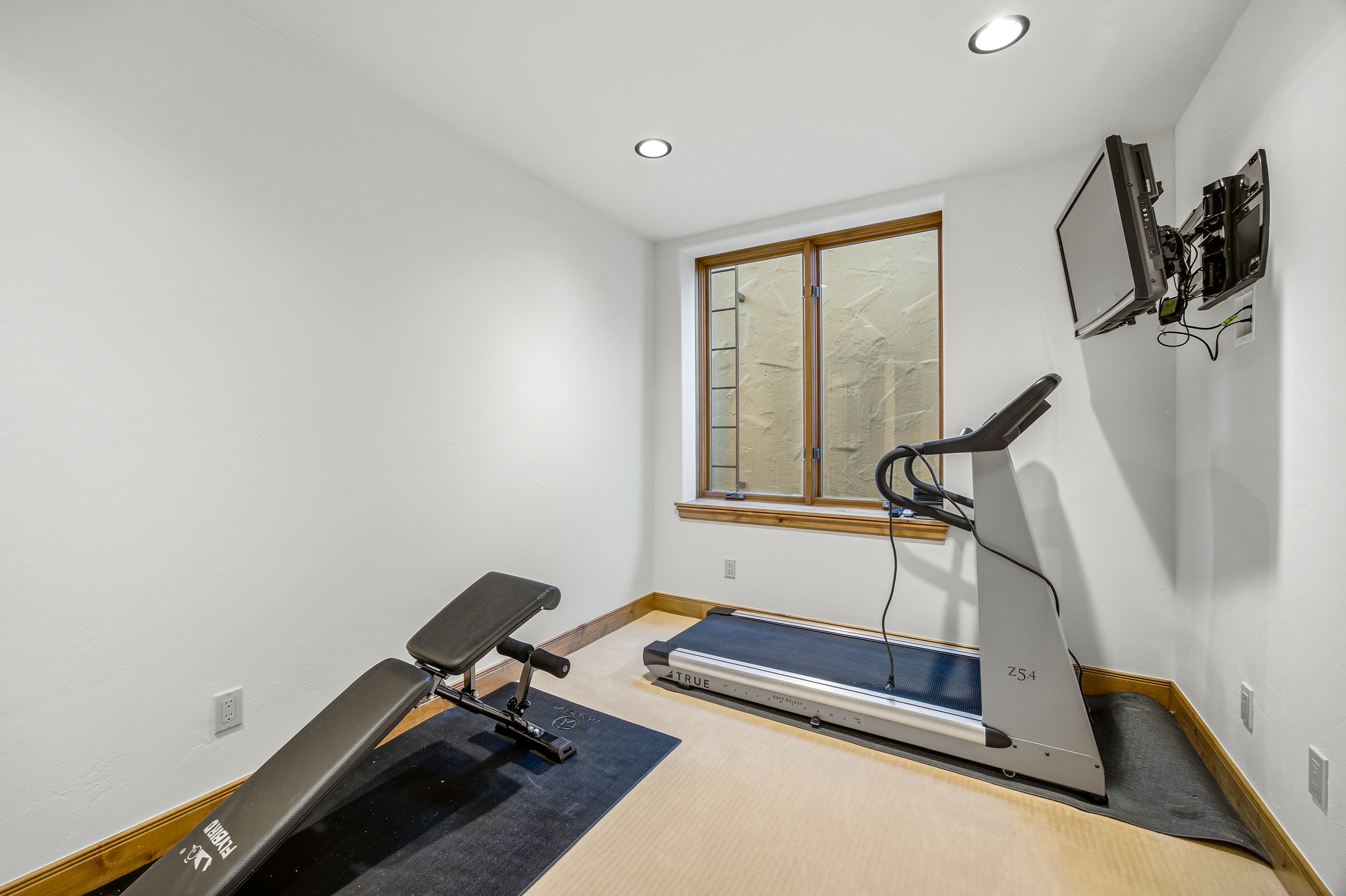  Custom-built, Single-family Home in the Exclusive Grand Traverse Neighborhood - 物件實景