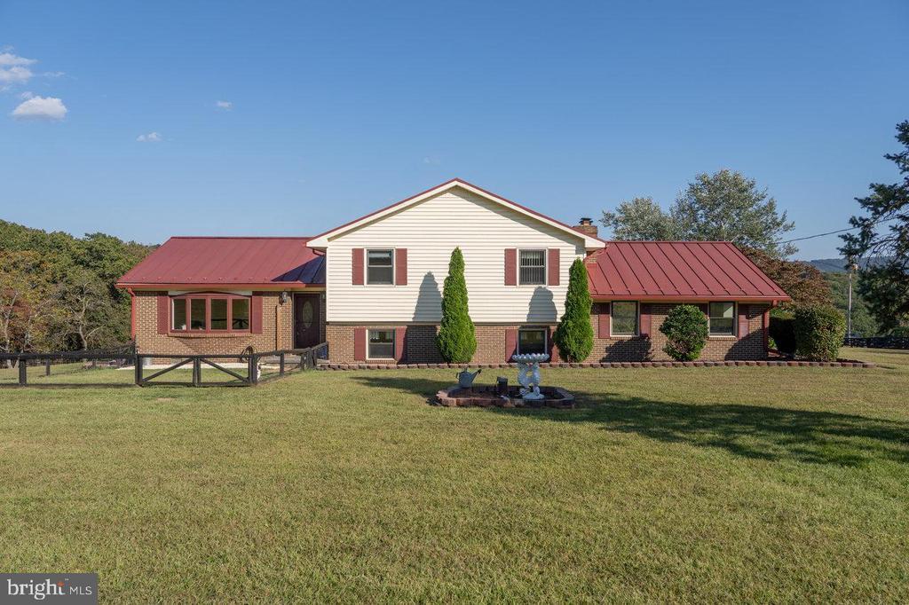 Gore, Virginia, 22637, United States, 4 Bedrooms Bedrooms, ,3 BathroomsBathrooms,Residential,For Sale,1949444