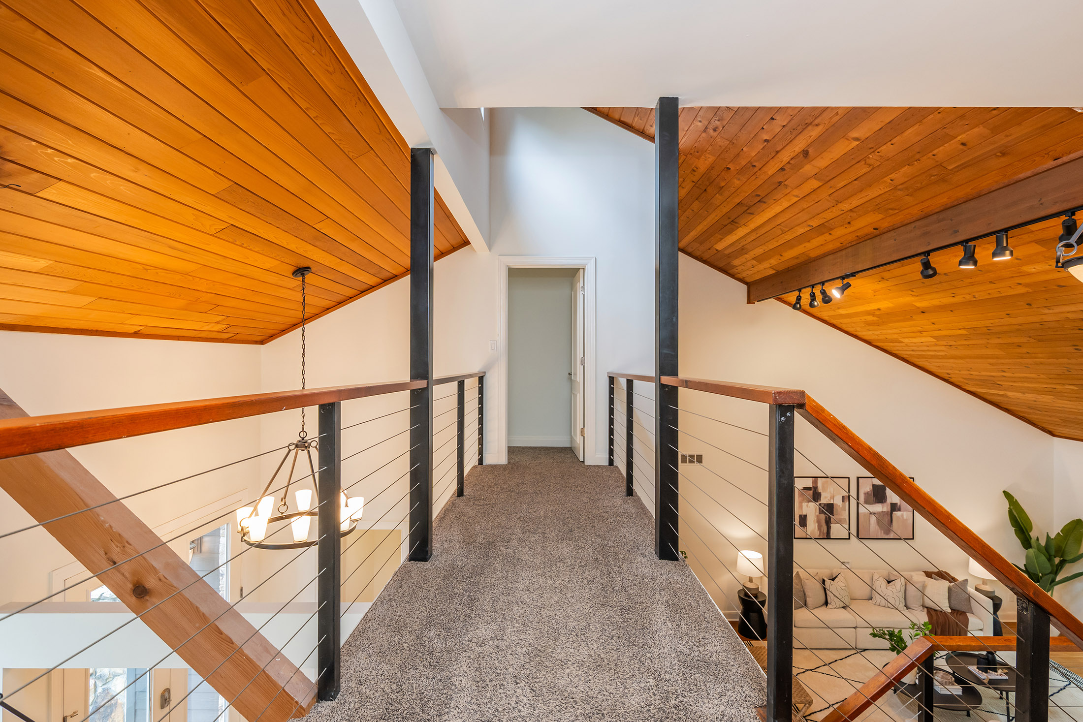  Thoughtfully Renovated Contemporary Home - 物件實景