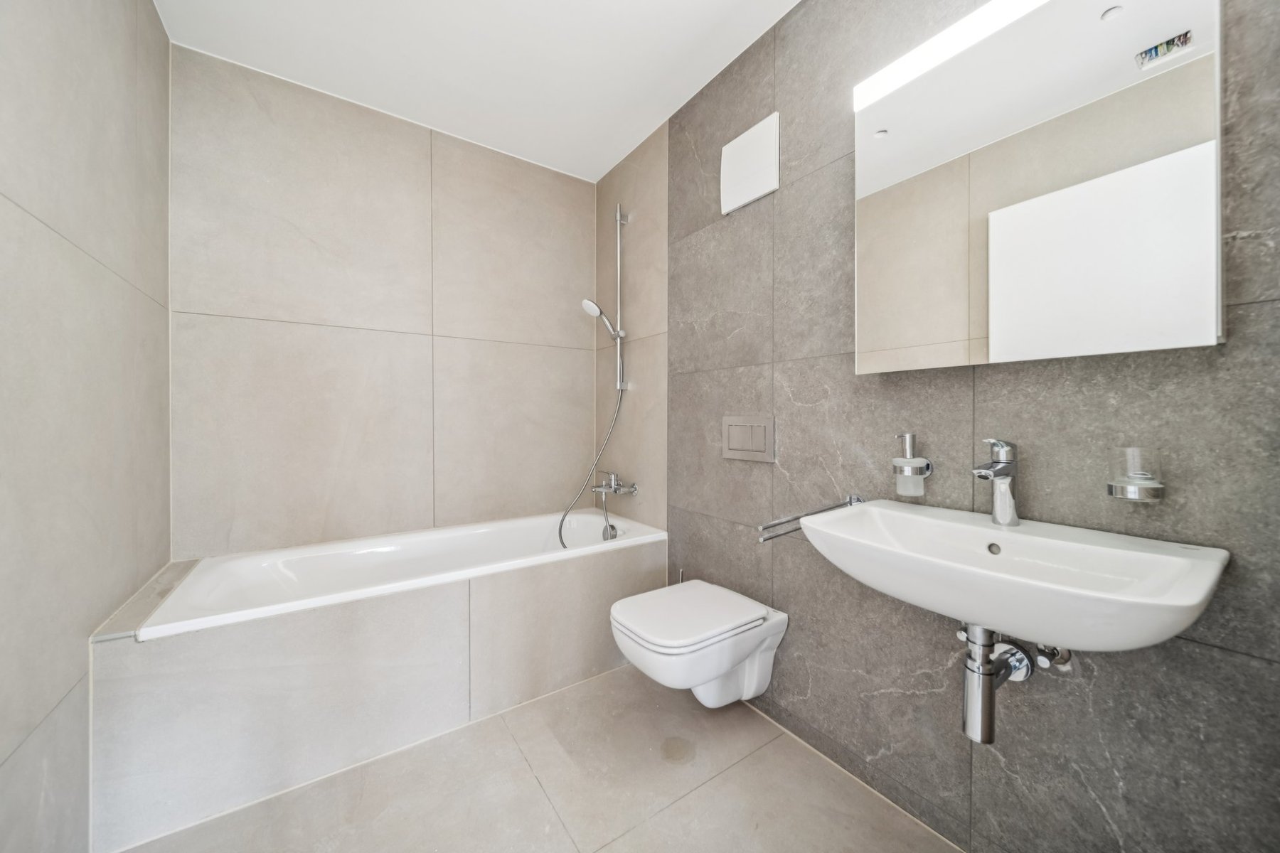  House with 2 fully renovated apartments - 物件實景