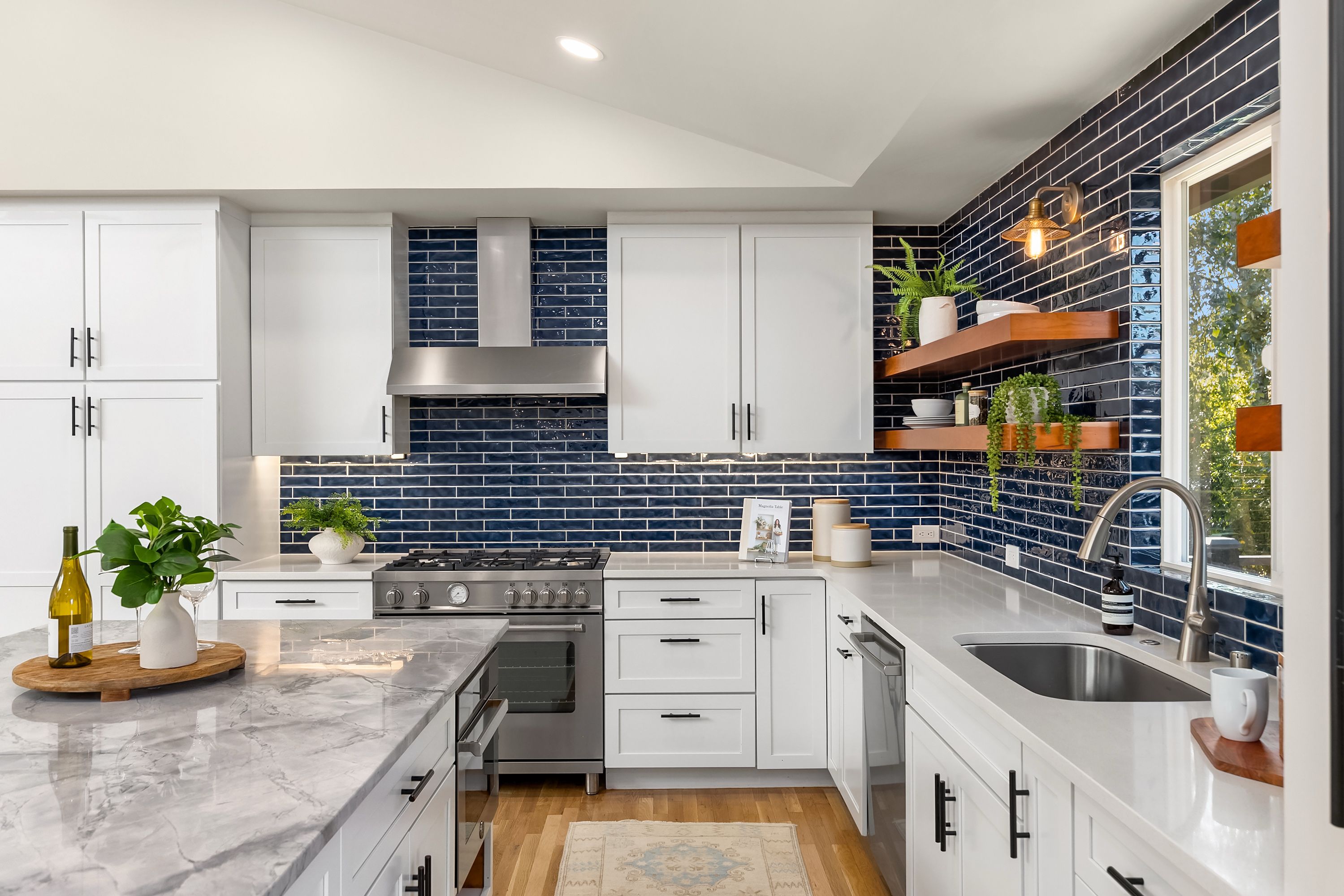  689 Pierce Court Northwest, Bainbridge Island, WA 98110 - 物件實景