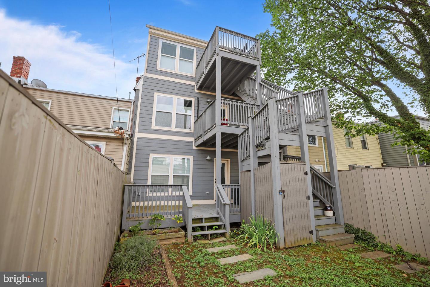 Washington, District of Columbia, 20003, United States, 2 Bedrooms Bedrooms, ,2 BathroomsBathrooms,Residential,For Sale,1896371