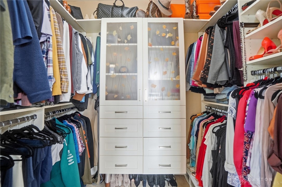 Oakwood, Ohio, 45409, United States, 3 Bedrooms Bedrooms, ,3 BathroomsBathrooms,Residential,For Sale,1991510