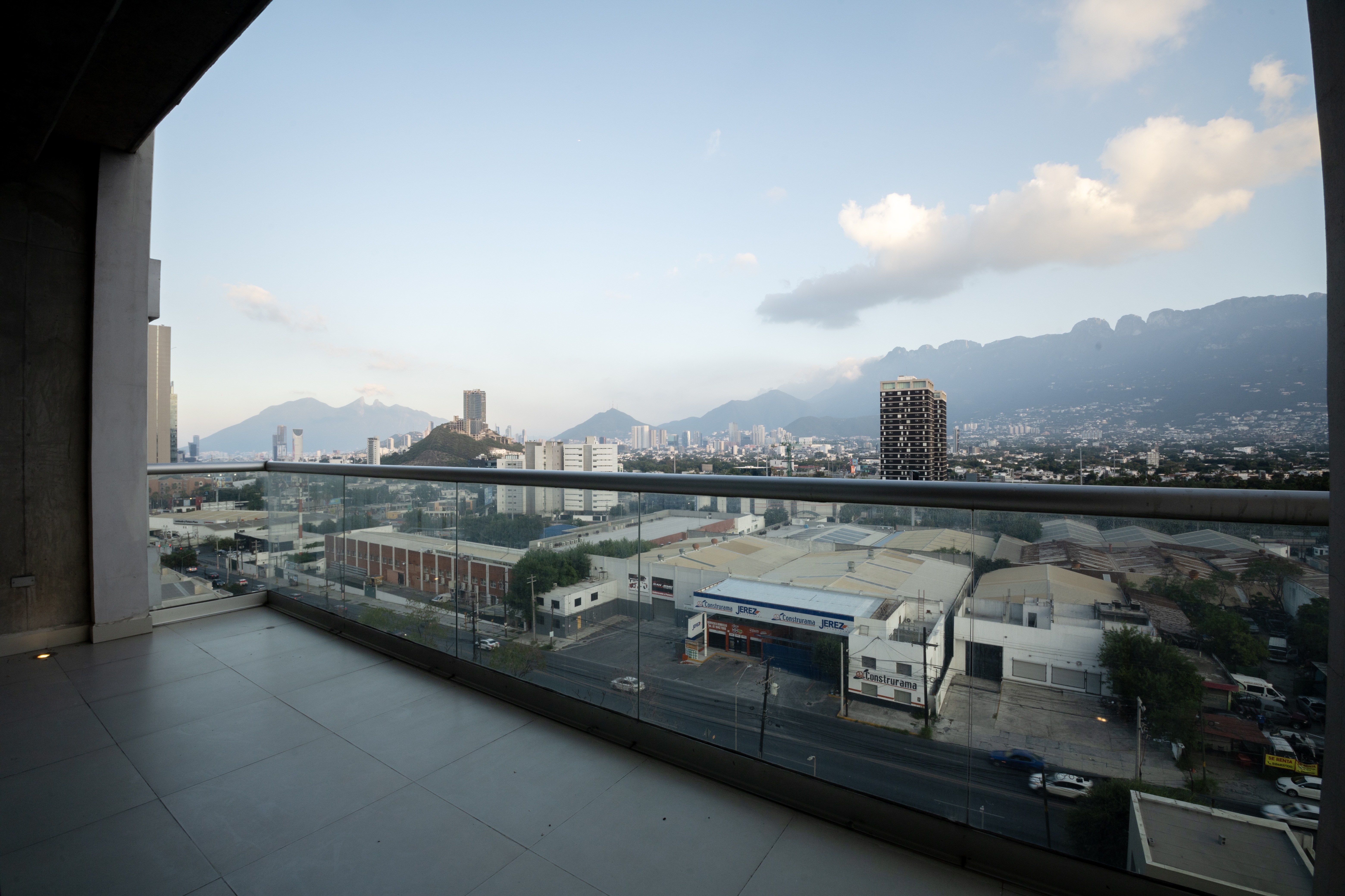  Spacious Terrace Apartment with Mountain Views - 物件實景