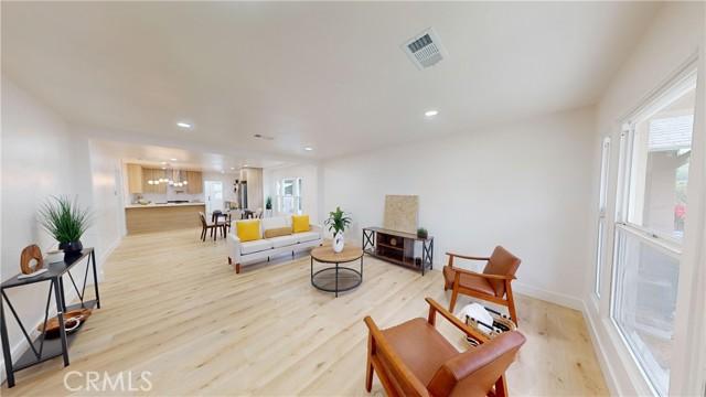Los Angeles, California, 90018, United States, 4 Bedrooms Bedrooms, ,2 BathroomsBathrooms,Residential,For Sale,1977916