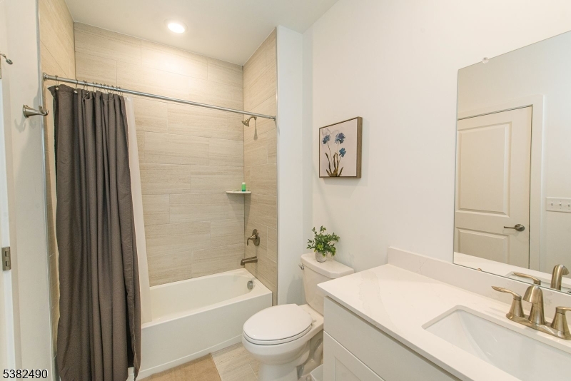 Morris Plains Boro, New Jersey, 07950, United States, 2 Bedrooms Bedrooms, ,3 BathroomsBathrooms,Residential,For Sale,1939204