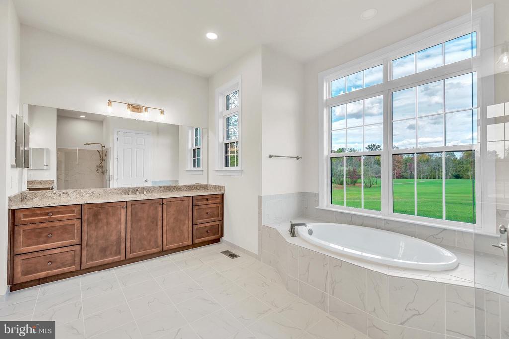 Oak Hill, Virginia, 20171, United States, 1 Bedroom Bedrooms, ,2 BathroomsBathrooms,Residential,For Sale,1984507