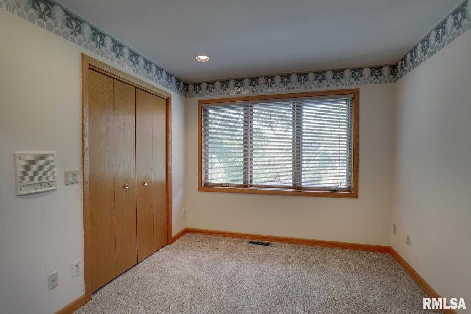 Macomb, Illinois, 61455, United States, 6 Bedrooms Bedrooms, ,5 BathroomsBathrooms,Residential,For Sale,1982236