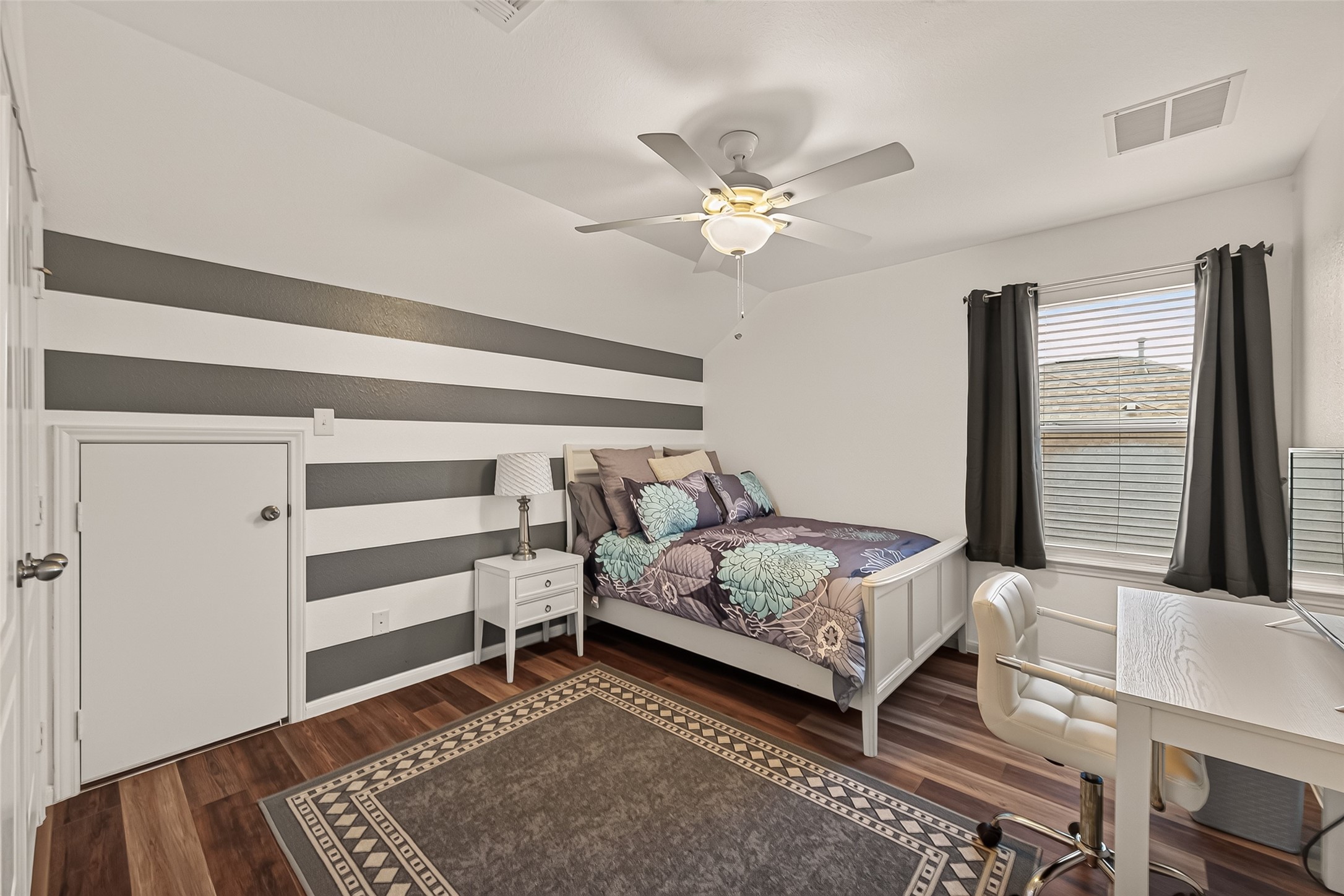  21718 Venture Park Drive - 物件實景