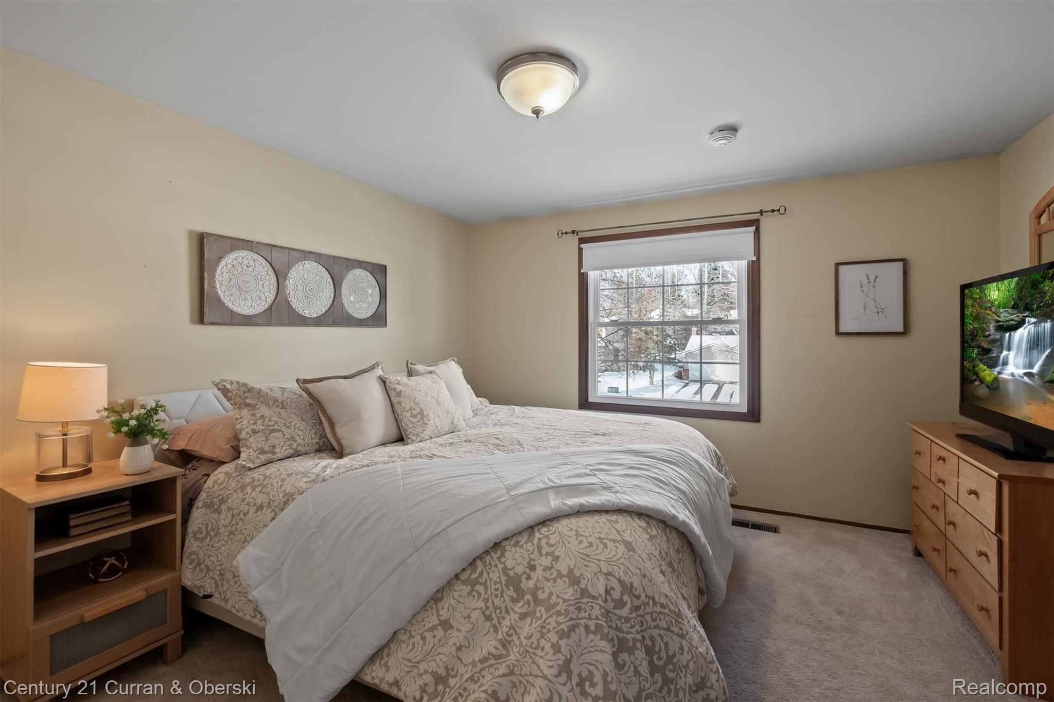 Northville, Michigan, 48167, United States, 5 Bedrooms Bedrooms, ,3 BathroomsBathrooms,Residential,For Sale,2009977