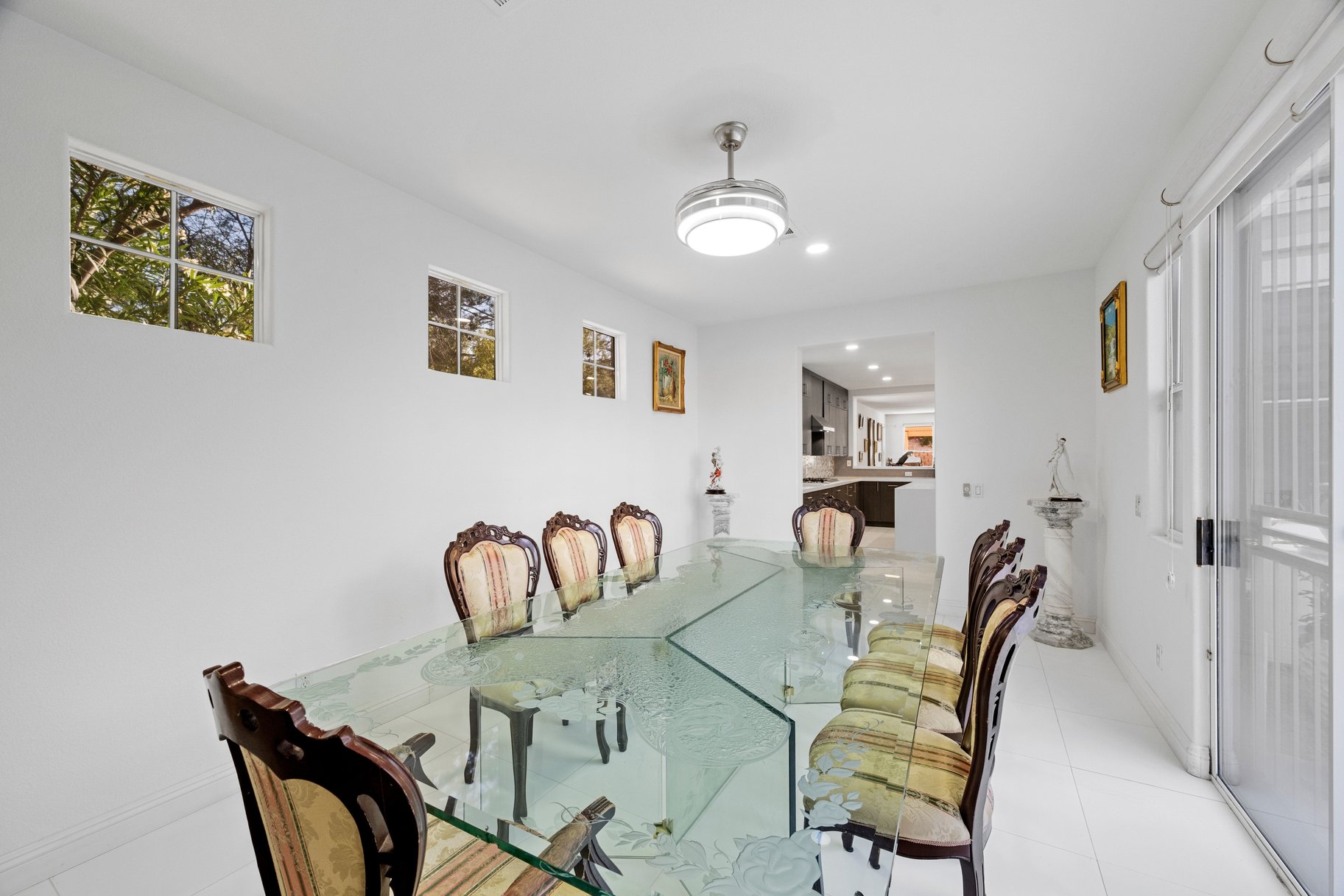  Highly Upgraded 4,000 sq ft Estate in Gated Community - 物件實景