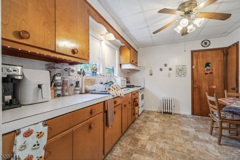 Garwood Boro, New Jersey, 07027, United States, 5 Bedrooms Bedrooms, ,2 BathroomsBathrooms,Residential,For Sale,1987528