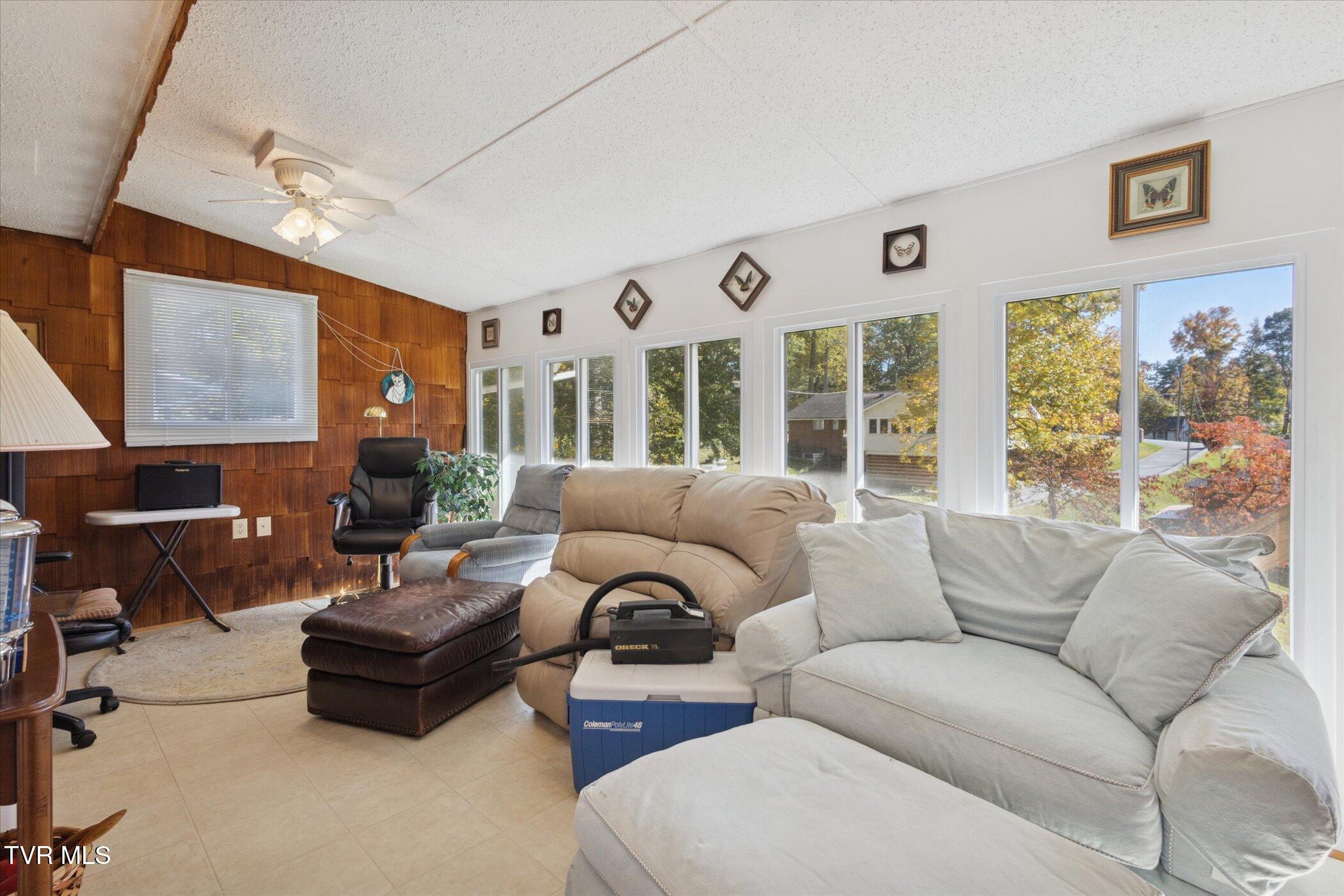 Johnson City, Tennessee, 37604, United States, 4 Bedrooms Bedrooms, ,3 BathroomsBathrooms,Residential,For Sale,1978550