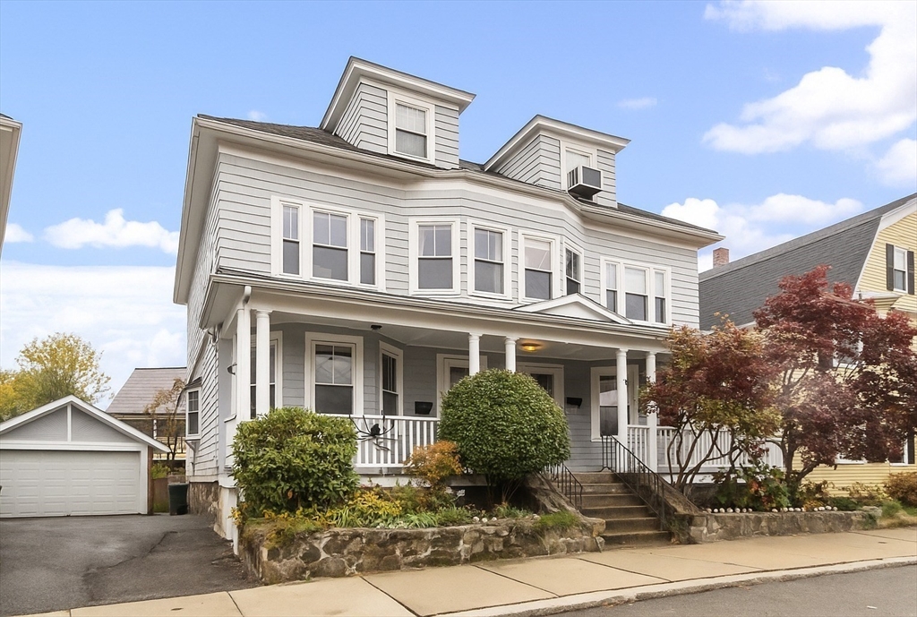 Beverly, Massachusetts, 01915, United States, 4 Bedrooms Bedrooms, ,3 BathroomsBathrooms,Residential,For Sale,1987739