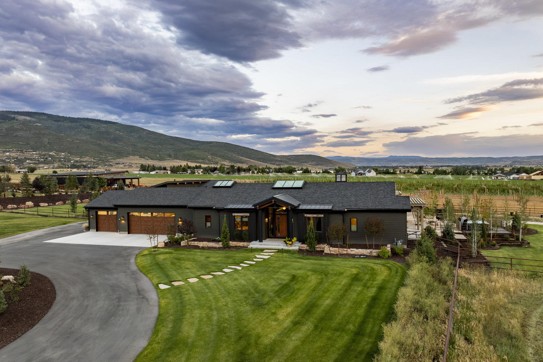  Rural Chic Farmhouse with Expansive Views and Seclusion - 物件實景
