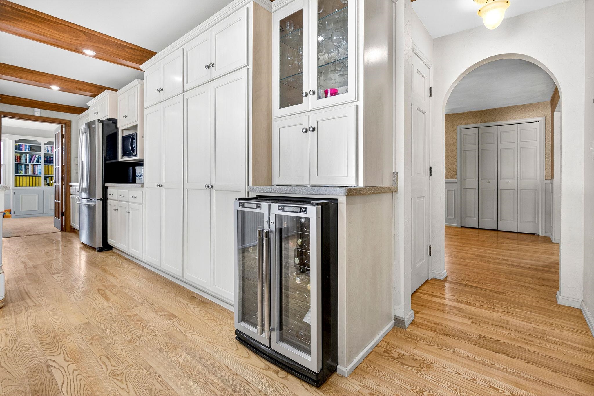 Hortonville, Wisconsin, 54944-9435, United States, 5 Bedrooms Bedrooms, ,4 BathroomsBathrooms,Residential,For Sale,1977478