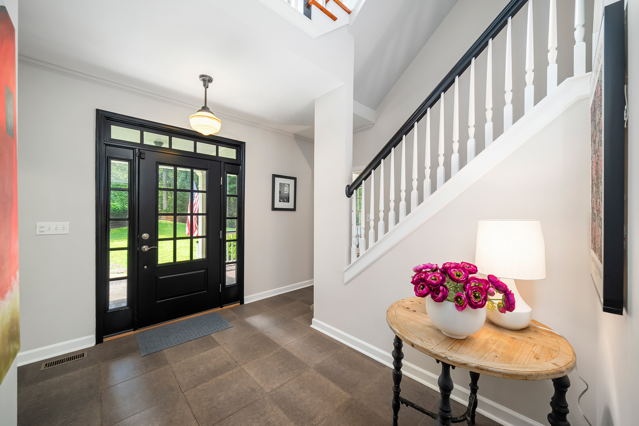  Home Offers a Serene, Wooded Escape Without Giving Up an Inch of Convenience - 物件實景