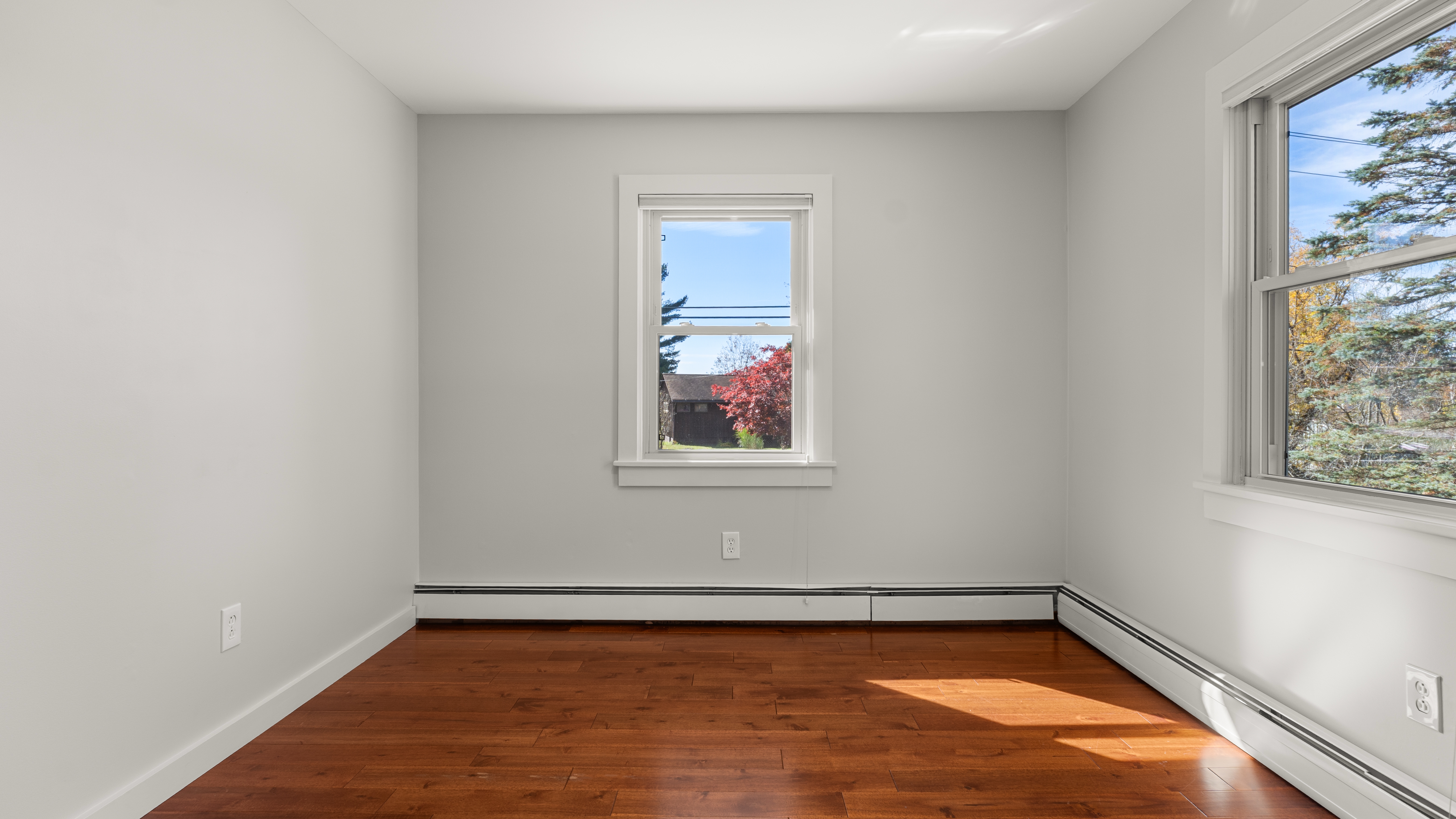  Move-In Ready Pittsfield Raised Ranch  Updated 3-Bed with Heated 3-Bay Detached - 物件實景