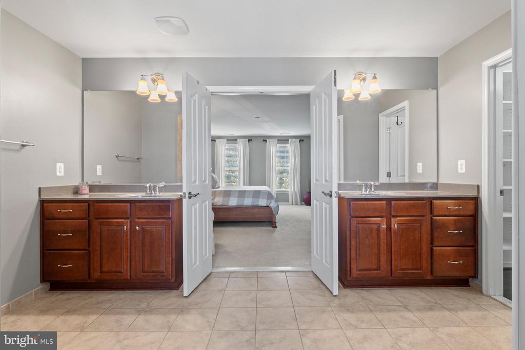 Stafford, Virginia, 22554, United States, 5 Bedrooms Bedrooms, ,4 BathroomsBathrooms,Residential,For Sale,1934341