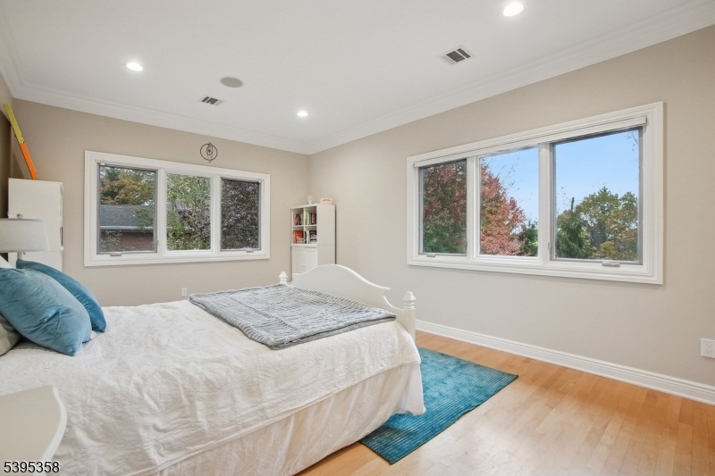 Millburn Twp., New Jersey, 07078, United States, 6 Bedrooms Bedrooms, ,7 BathroomsBathrooms,Residential,For Sale,1991831