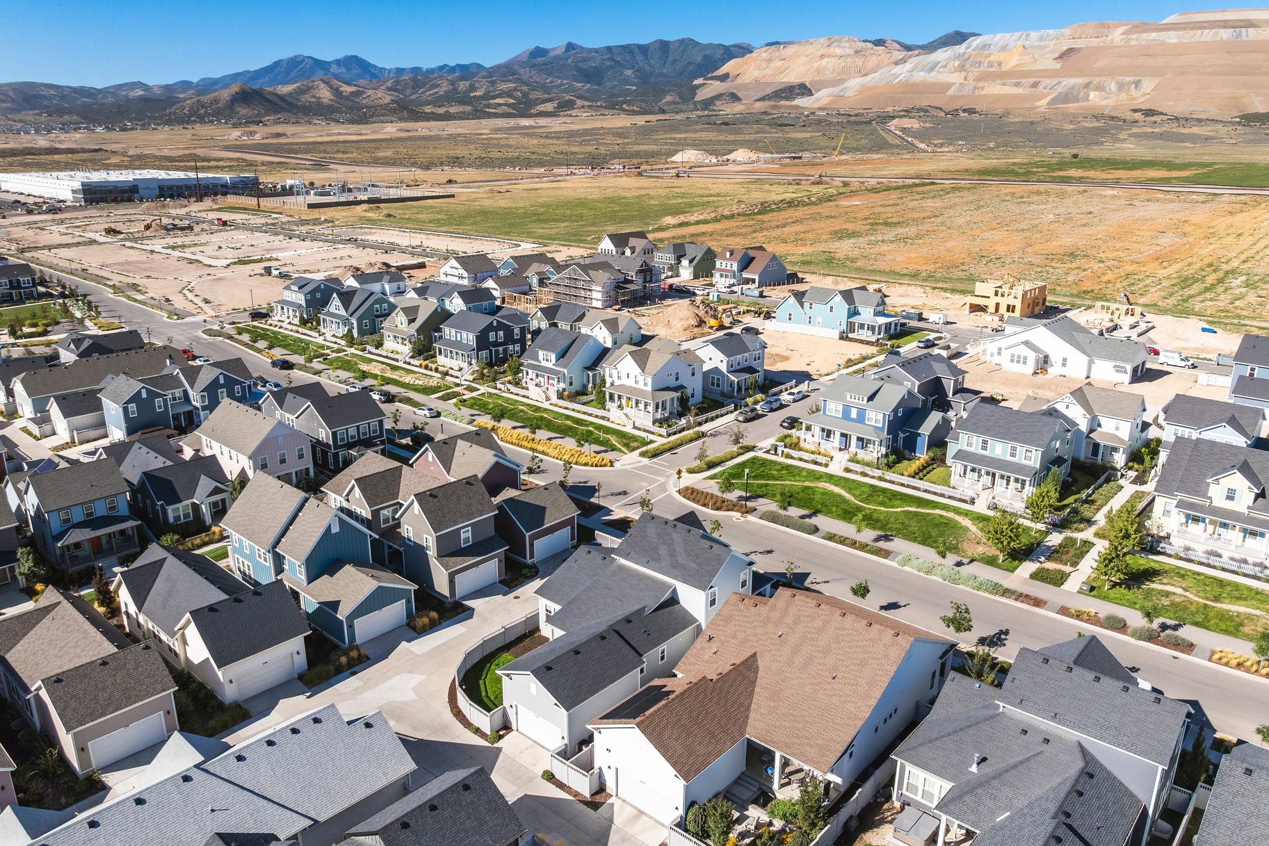  Beautiful Daybreak Home with Space, Style & a Private Backyard - 物件實景