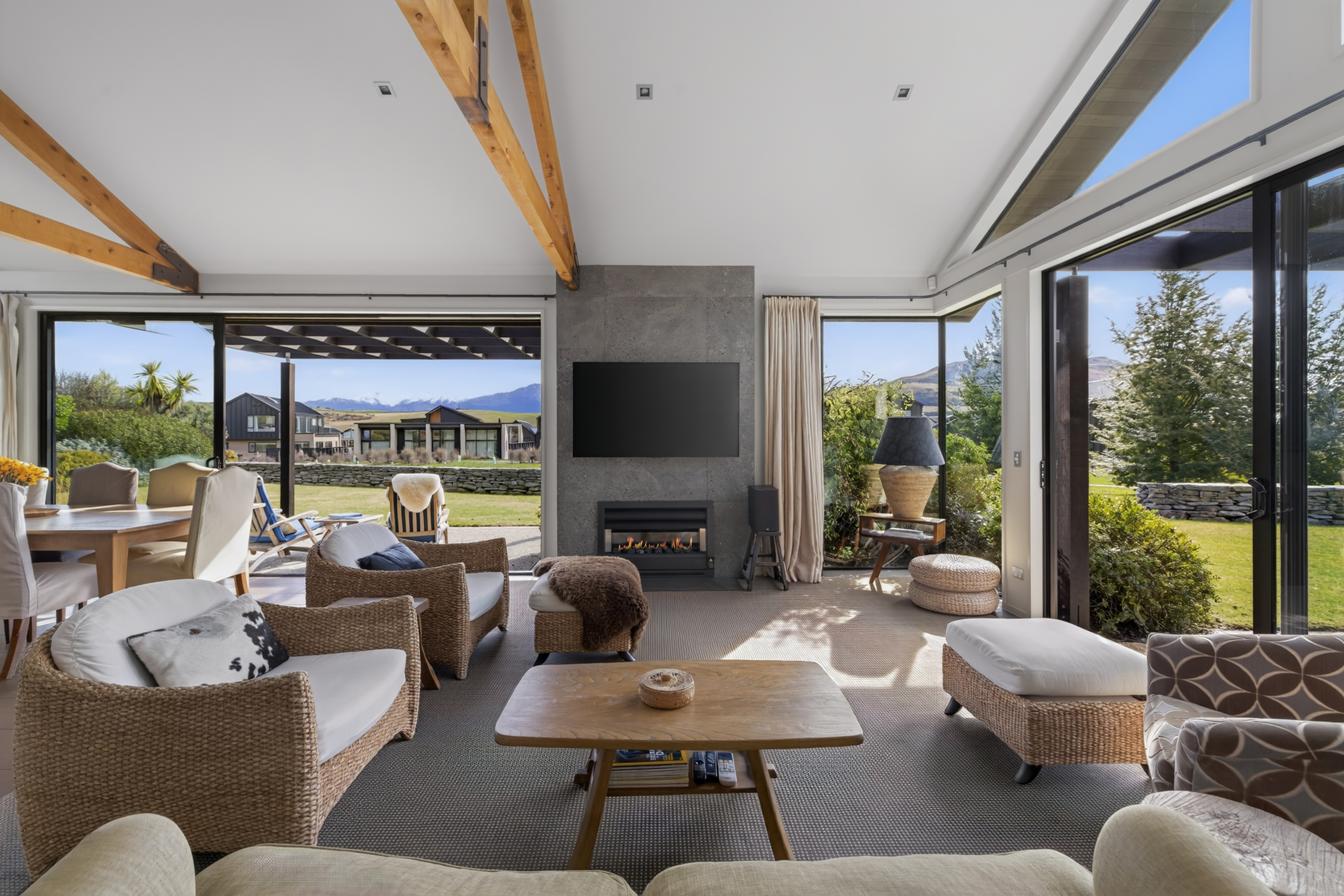  Sun, Space and Reserve Front Outdoor Living - 物件實景
